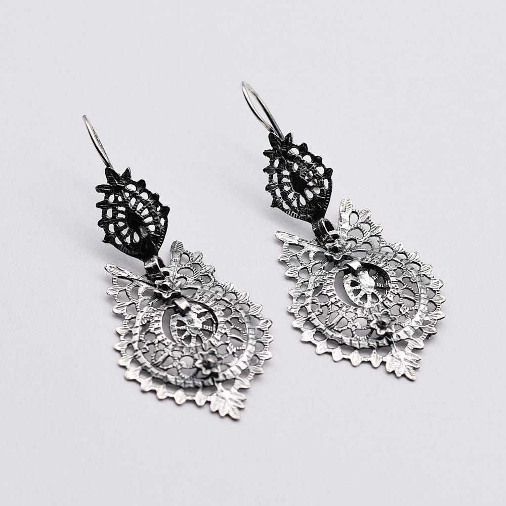 Brincos À Rainha I Oxidized Silver Earrings - 1.8''