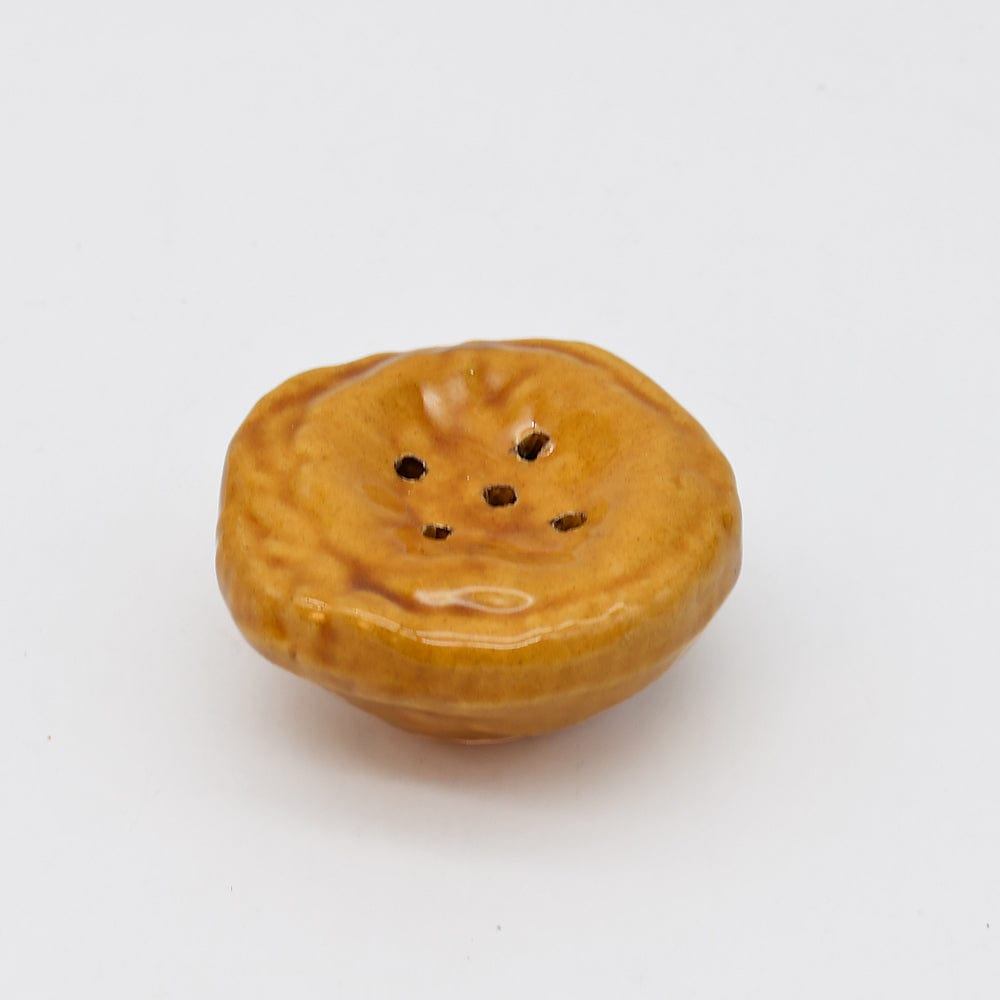 Cinnamon dispenser shaped like a Pastel de Nata