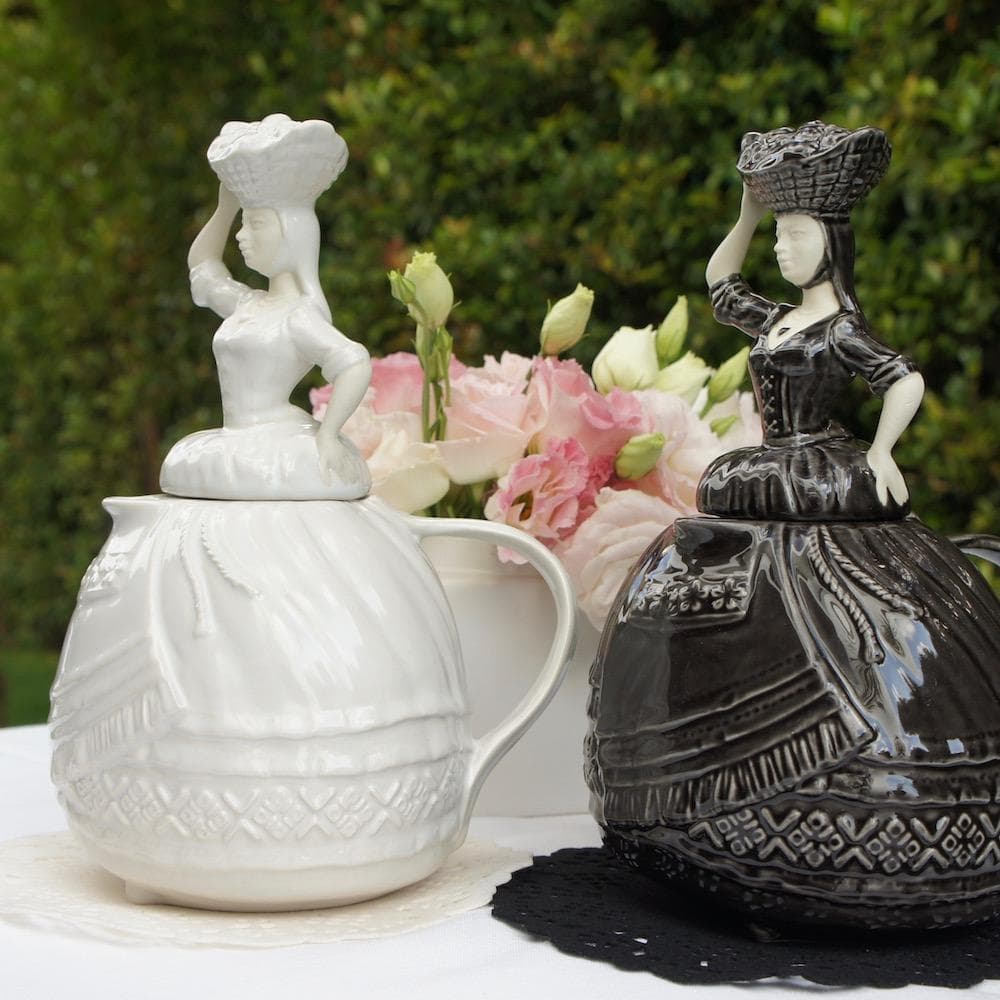 Varina I Black Teapot